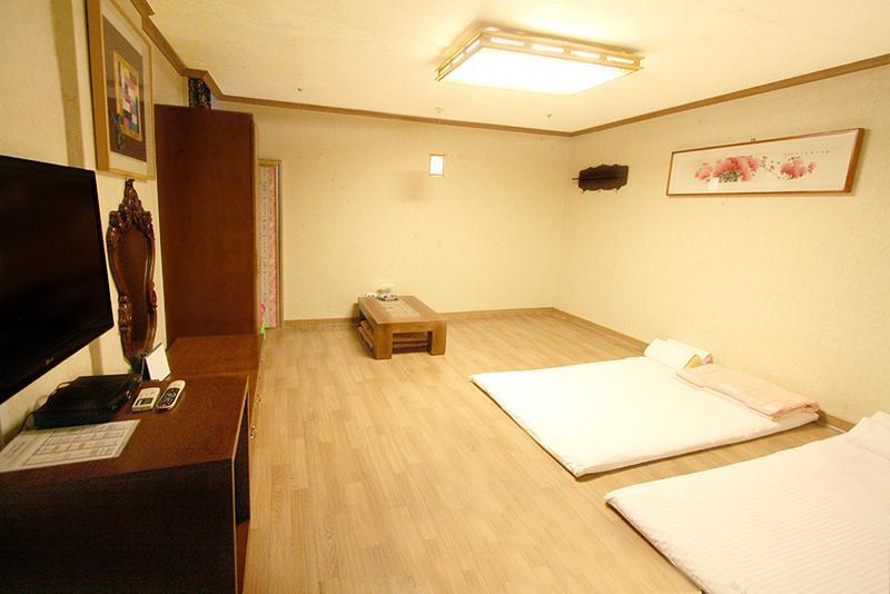 Changwon Olympic Hotel Экстерьер фото